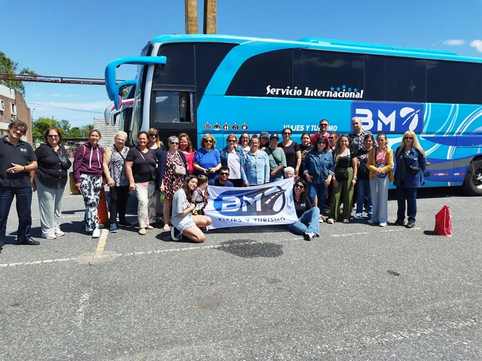 Grupo de viajeros con BM Viajes y Turismo