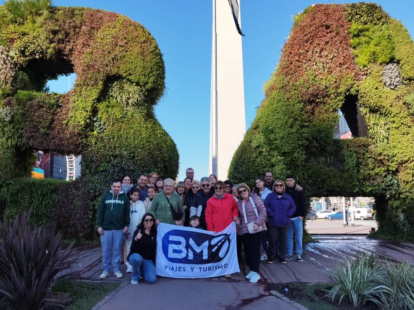 Grupo de viajeros con BM Viajes y Turismo