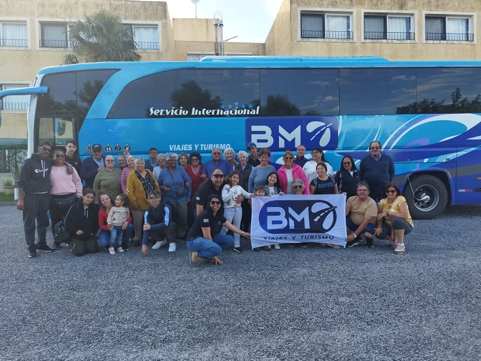 Grupo de viajeros con BM Viajes y Turismo